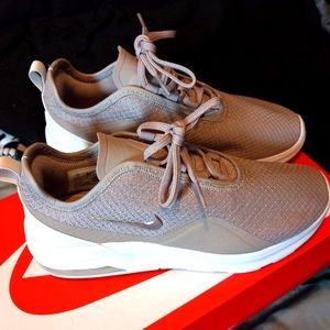 Women's Nike Air Max Motion 2